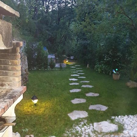 Chalet Type Studio De Charme Avec Jacuzzi Touet-de-l'Escarene Exterior photo