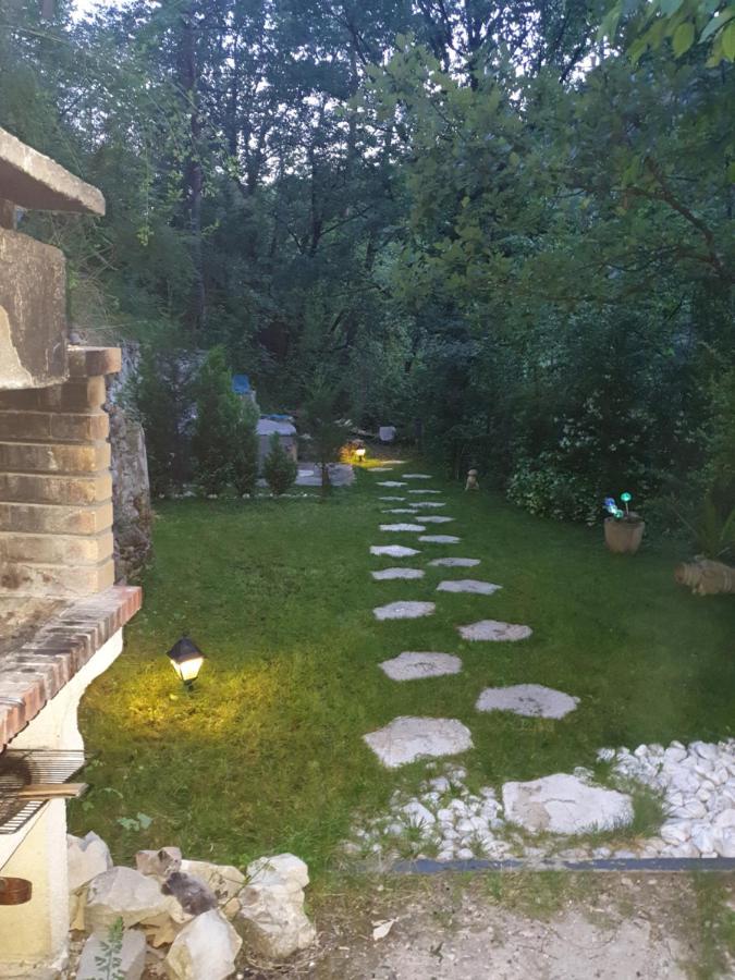 Chalet Type Studio De Charme Avec Jacuzzi Touet-de-l'Escarene Exterior photo